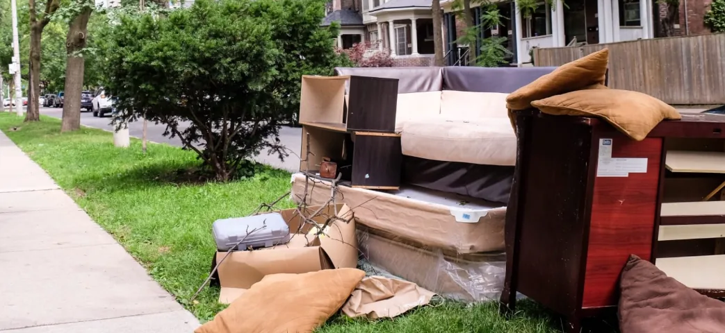 Meubles et objets déposés à l’extérieur en vue d’un ramassage