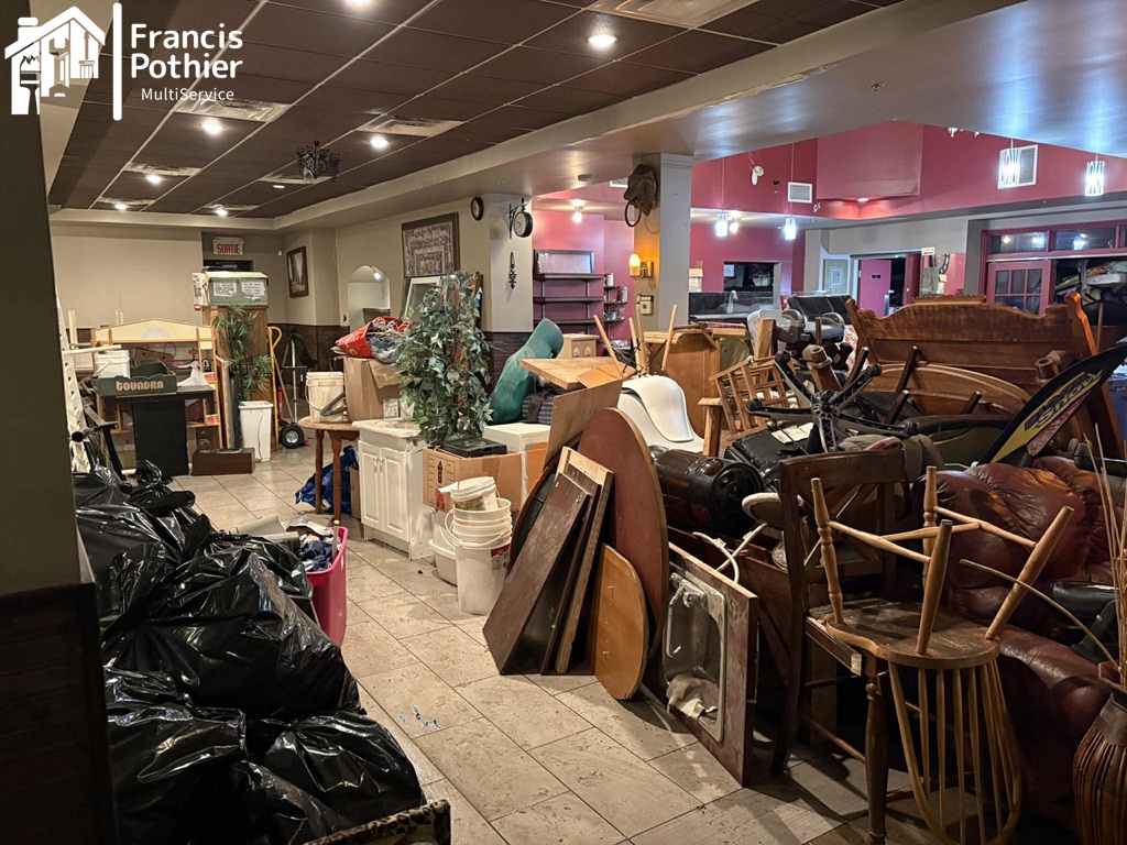 Pendant le désencombrement d'un local commercial sur la 5e rue de la Pointe, Shawinigan